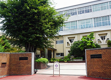 修文学院高等学校　正門